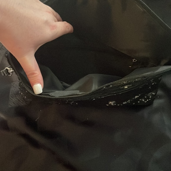 Black sequin wristlet - Picture 3 of 7